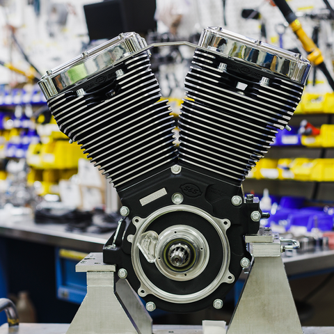 V124 Long Block Engine - Chrome/Wrinkle Black - Big Twin | Custom Chasis w/Alternator-Style Primary